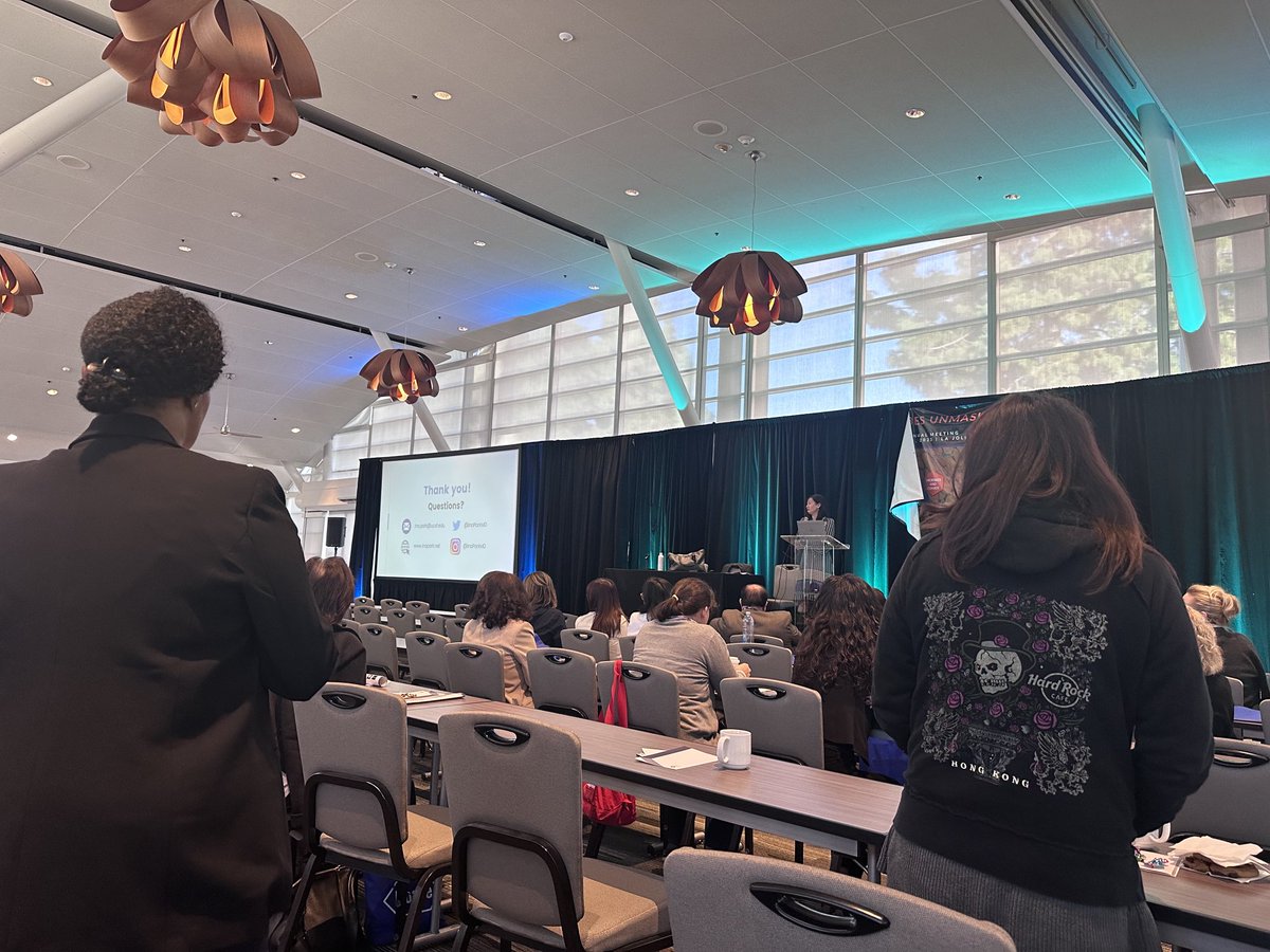 SBtotheDub's tweet photo. ⁦@InaParkMD⁩  up in here giving away her book to lucky recipients!! #SCASM23 https://t.co/TqG9c2OVVT