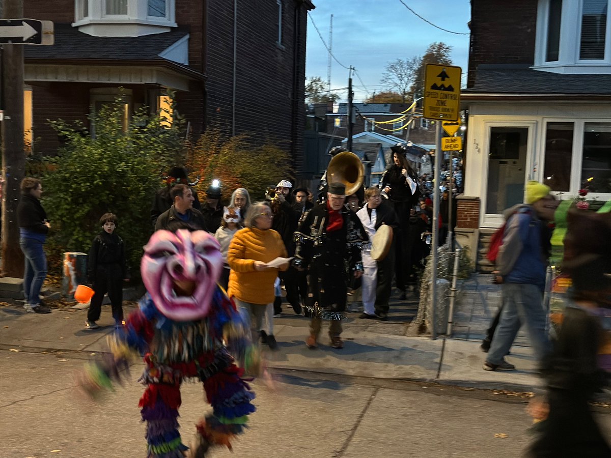 m_layton's tweet photo. Had some visitors on our street tonight. thanks @clayandpaper #nightofdread https://t.co/s0oSExZsYA