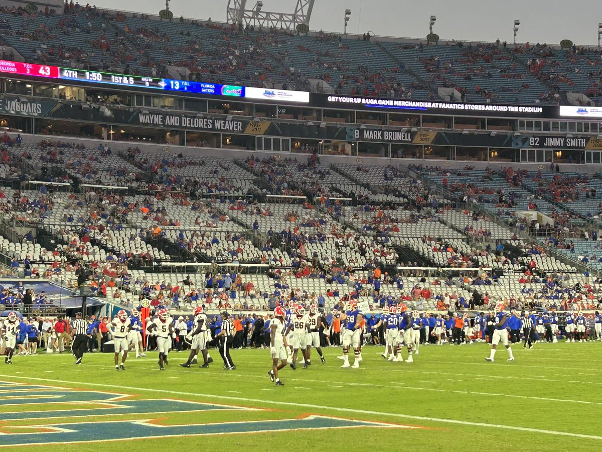 DawgNationDaily's tweet photo. I don’t care how many time I see it, I never get tired of seeing their half of the stadium completely empty in the second half. https://t.co/YEvbtFLNKb