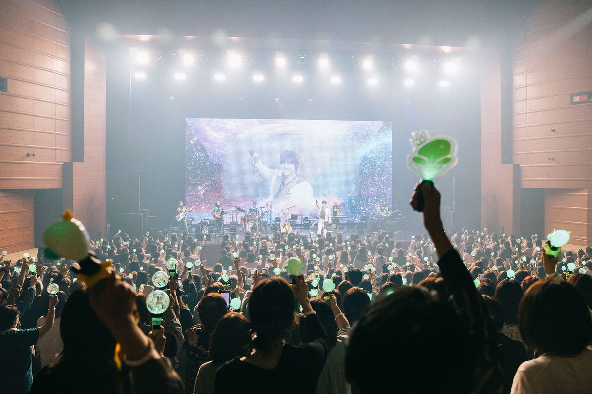 헤네치아 항상 고마워요. 오사카에서 좋은 에너지 받아 11월부터 시작되는 RISING IMPACT 남미 투어도 최선을 다해 멋진 공연하겠습니다. 
다음 일본 올 때에는 놀라실만한 공연 준비해 올게요. 기대하세요!