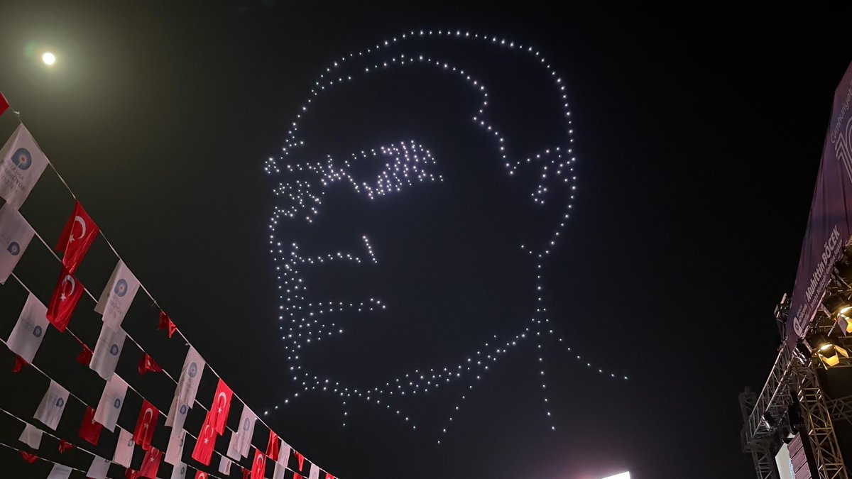 Alanya'da Cumhuriyet'in 100. yılına özel 500 drone ile ışık gösterisi yapıldı.