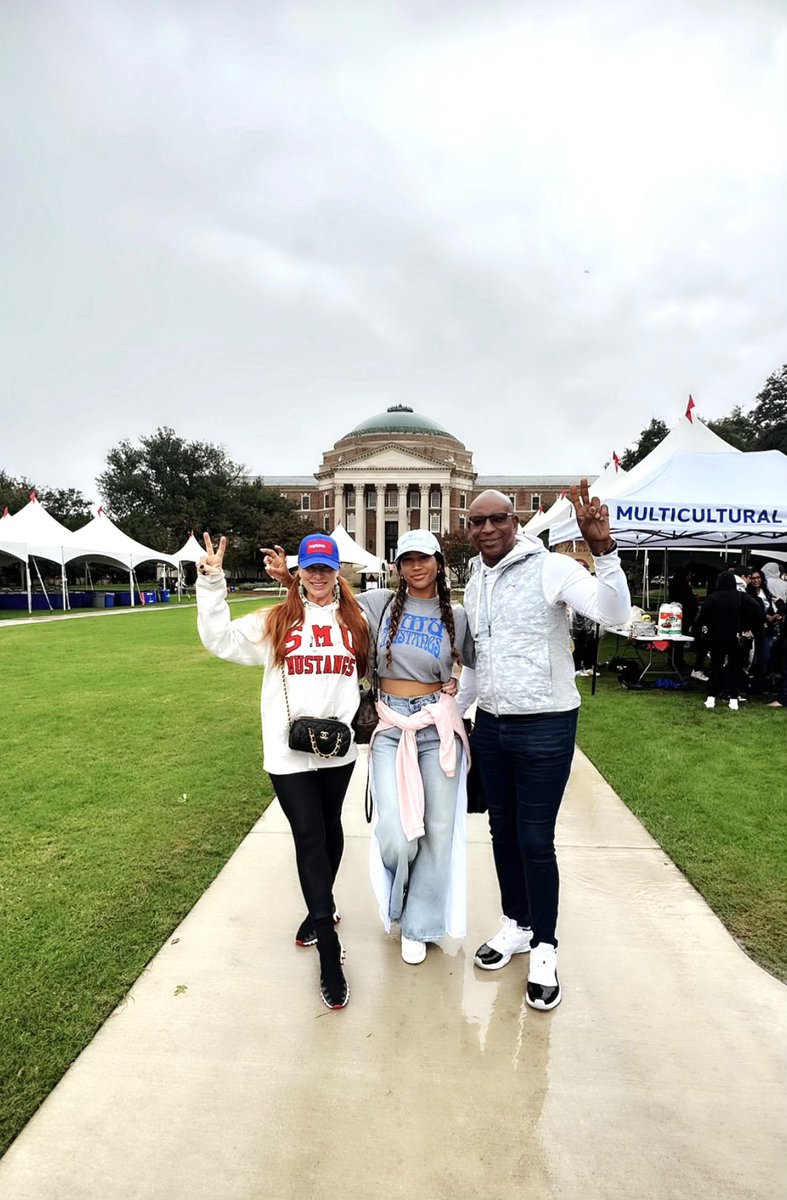 Thank you @SMUTrackAndXC for having my daughter Keri and I for a visit. We always love coming over to hang out and learn more about your program 🙏🏾✌🏾