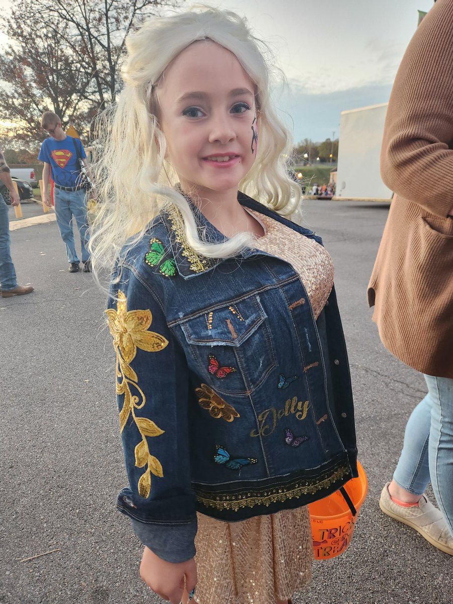 She may not have to work #9to5 yet, but she can still dress up like her favorite singer <a href="/DollyParton/">Dolly Parton</a>