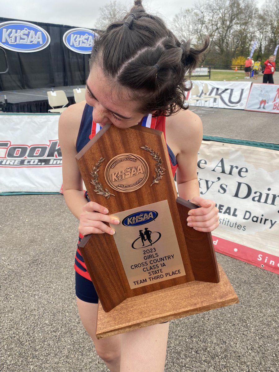 St Henry girls cross country lands on podium again taking 3rd place at state championship. Molly finished 1st for the Crusaders and 17th overall.  Great way to end her senior season!