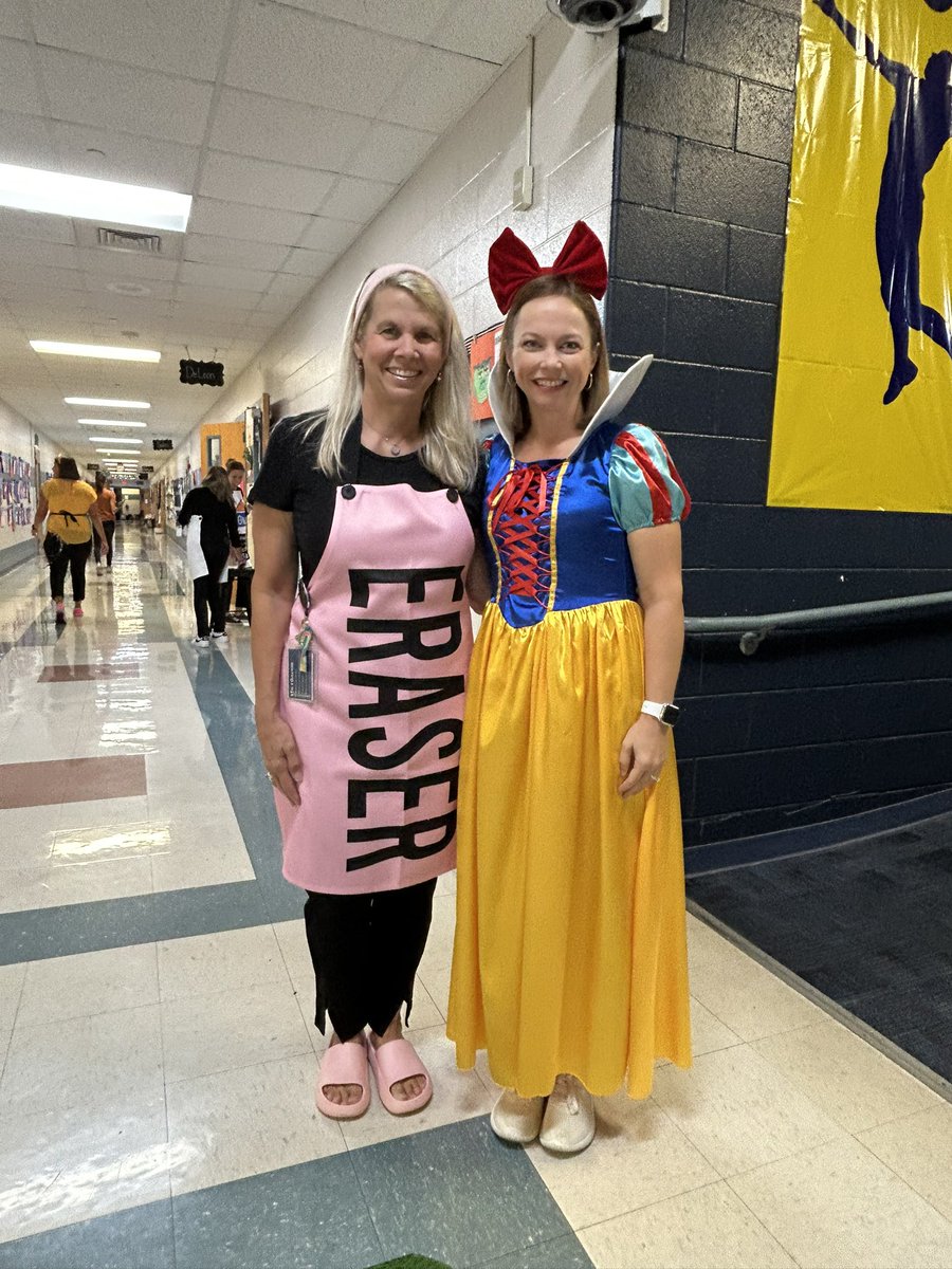 AlisonB67966916's tweet image. We love @FairOaksRanchES Book Character Parade representing the wonderful world of literature!!📚🎉#Creativity #WeLoveBooks #WeLoveReading  ❤️🧡🤎💙💛 @BoerneISD
