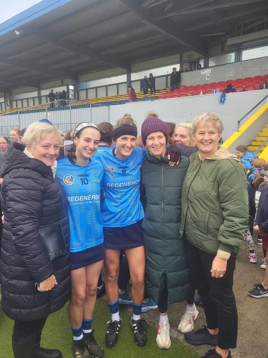 CCO_Gaeilge's tweet photo. Comhghairdeas ollmhór le Ms Horgan agus @OfficialTruagh! Curaidh an Chontae! 🎉 Gliondar an domhain orainn daoibh go léir! 🏆
@colaiste @Horganator2000 https://t.co/VcDqMPieKM