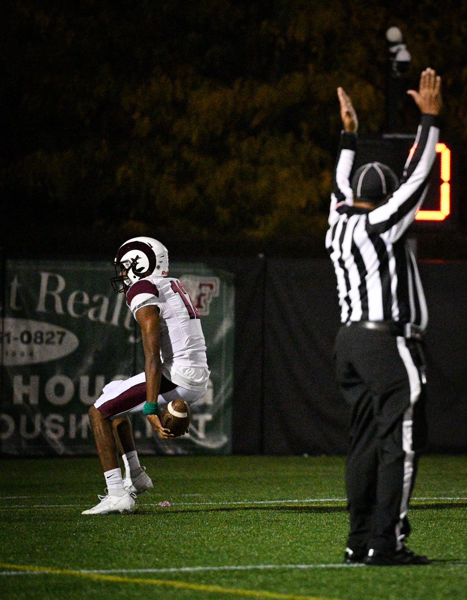 FP_Sports's tweet photo. Rams win!

Congratulations to our @FordhamPrep Varsity team on their 28-7 victory over @kennedycatholic. 

Playoffs up next!

Go Rams! 🐏🏈

#AMDG #GoRams #HomeOfChampions https://t.co/Bz1D7ucN8D