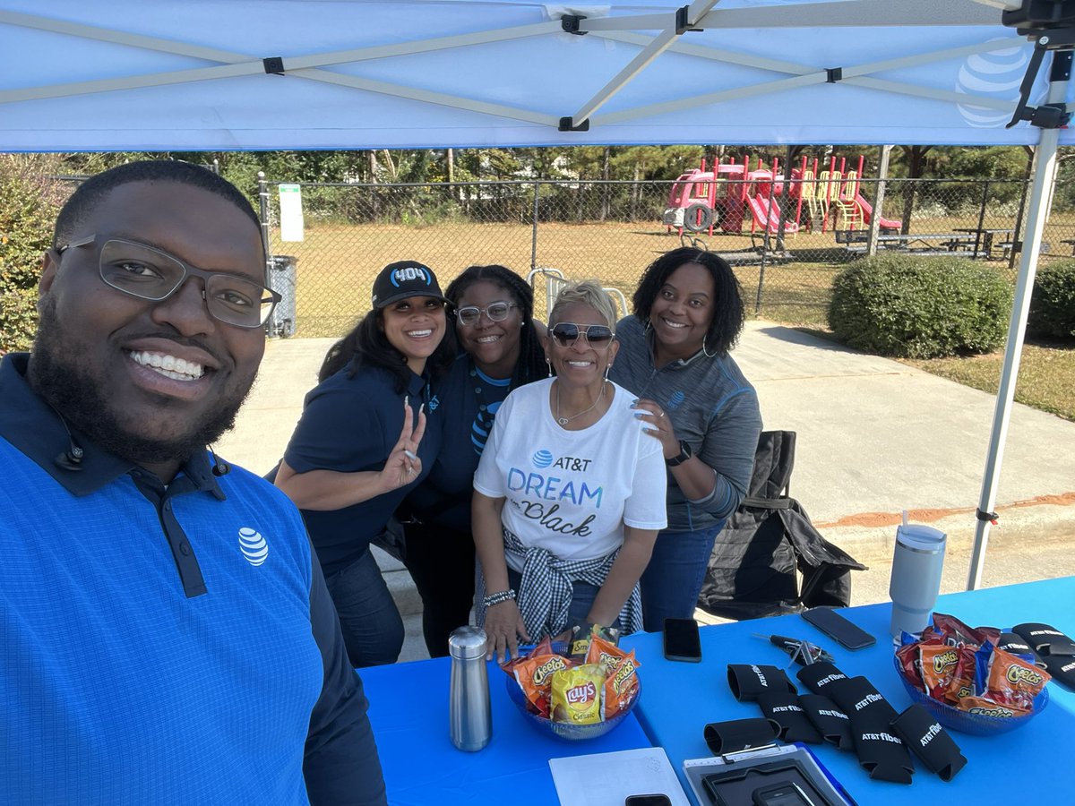 AvrielleHinds's tweet photo. What an amazing event with some spectacular individuals @Denisee__a #lifeatatt https://t.co/8DquYyYFG7