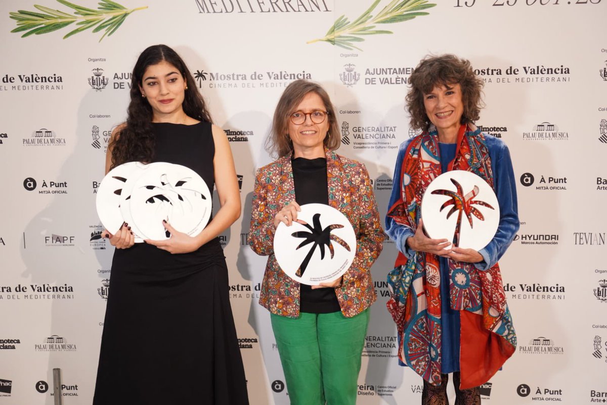 lamostravlc's tweet image. 🌿 ‘RIVERBED’ se alza con la Palmara de Oro de #MostradeValència 2023.
🍇 La Palmera de Plata es para la portuguesa ‘CIDADE RABAT’ y ‘DESERTS’ a mejor dirección y mejor actor. 
🫐 Claudia Faci se hace con el premio a la Mejor Actriz por ‘MARINA, UNPLUGGED’.

🌴 #LaNostra