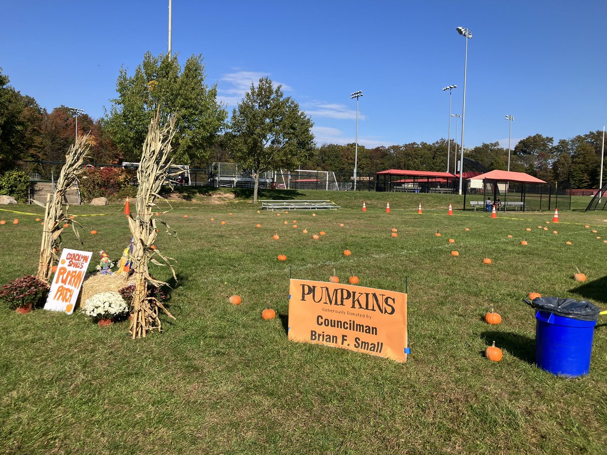 There is still time to stop by the Woodbridge HS Fall Fest sponsored by the 5th Qtr Club and the Senior Class. Food Trucks, Live Music, Pumpkin & Face Painting & Petting Zoo!