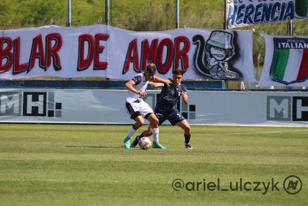 SpItaliano's tweet photo. COMENZÓ EL PARTIDO.
Ya se juega en Ciudad Evita.
El Tano se enfrenta a General Lamadrid por los cuartos de final del Reducido.
Hoy hay que ganar ITALIANO💚🤍❤️
#VamosTano🇮🇹
#ForzaACIA💪🏻
#PrimeraC
📸 Ariel Ulczyk https://t.co/TYQB5t3rQ0