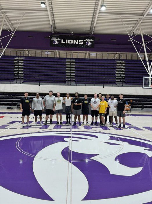 ‼️Hard fought win to start out the season 1-0‼️ vs <a href="/UNAMBB_managers/">North Alabama Men’s Basketball Managers</a> appreciate the hospitality 
<a href="/ManagerGames_/">Manager Games</a>