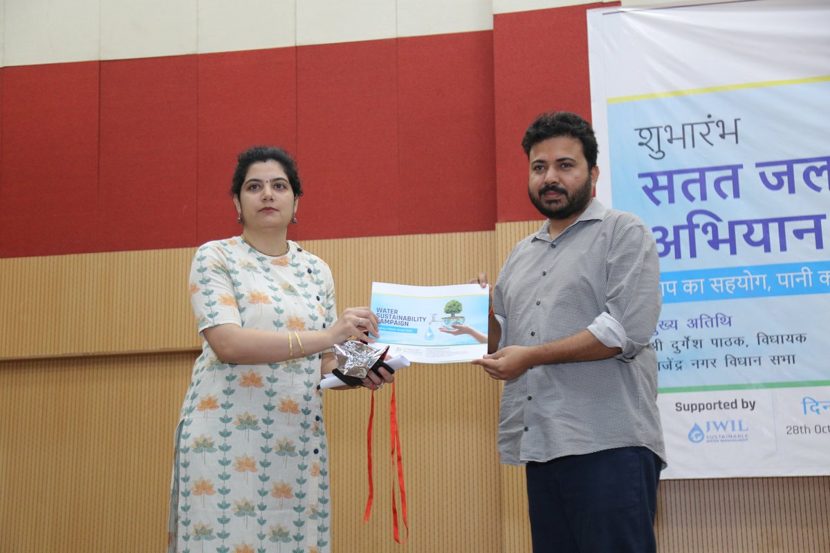 Shri @ipathak25 encouraged the residents to make #waterconservation as the habit in their daily life. He stressed that collective efforts by all the citizens of Delhi can only make Delhi a Water Smart city. He also released a leaflet with 10 ways to forge a #watersmart Delhi.