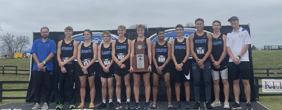 tscaggswftm's tweet photo. The Mason County Royals Cross Country team with their 2A State runner-up trophy. https://t.co/nu6WlylsSB