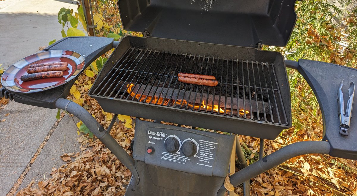perditamusic's tweet photo. The thing that separates my studio from most other people's studios in Denver, is that I have a grill next to mine 🤤
If I ever end up working with you, I will grill you something lol https://t.co/6H9V6WviVi