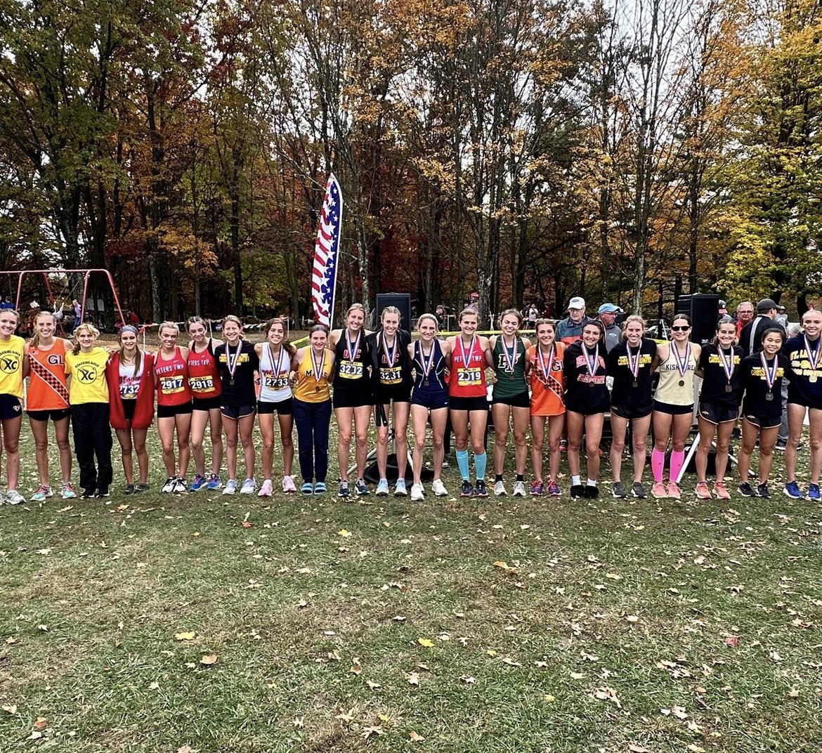 WPIAL recap! Three senior girls @_SydneyShock (9th), <a href="/gracesenneway/">Grace</a> (16th) and Meagan McKenna (18th) all qualified for states and will be going to Hershey next week! 🍫🍫 And awesome job to everyone who raced for one last time at WPIALS. Amazing accomplishments all around 🙌