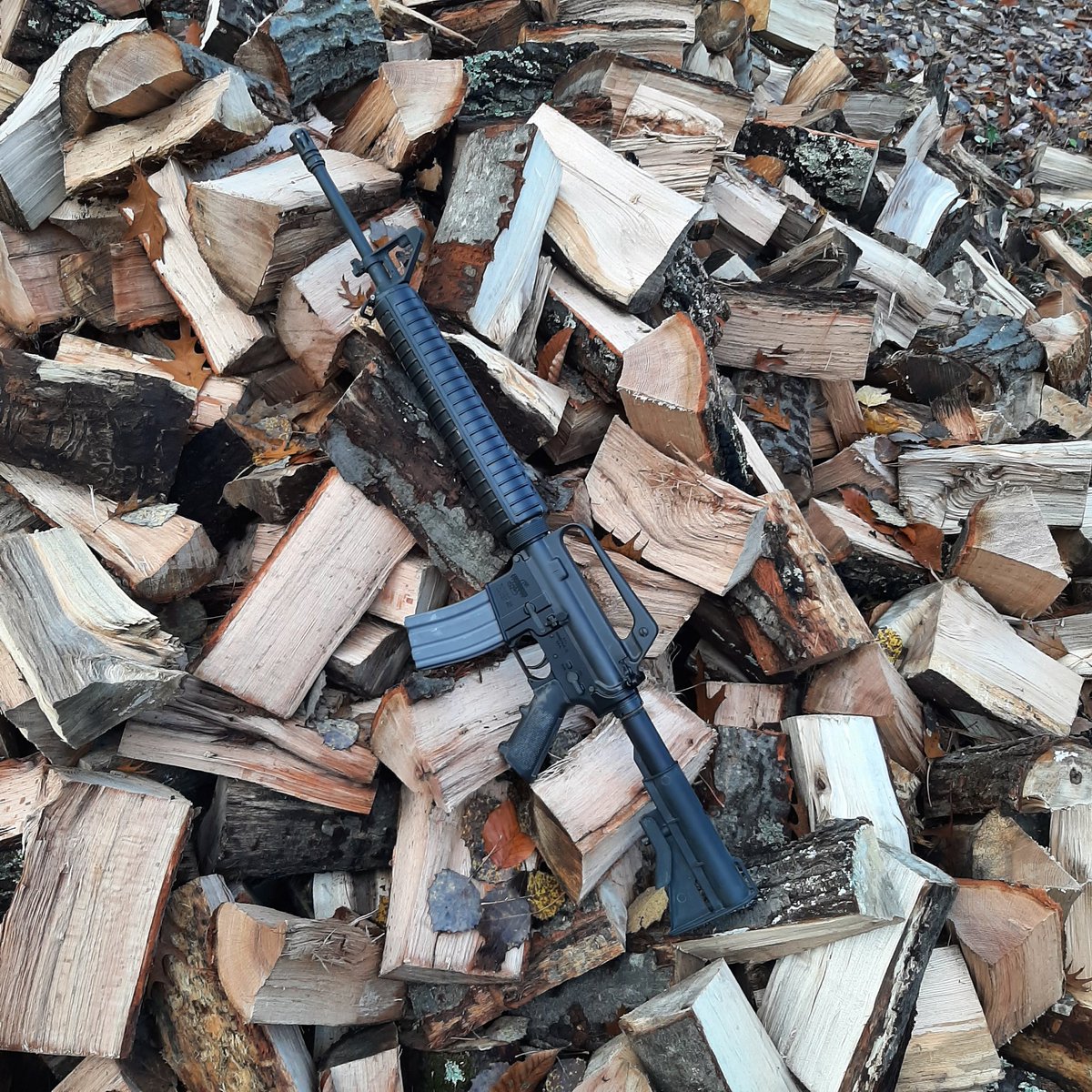 EricGPP's tweet photo. Named "Useful Abomination", this thing is definitely a cool blending of retro rifles. https://t.co/v4HPlMBftR