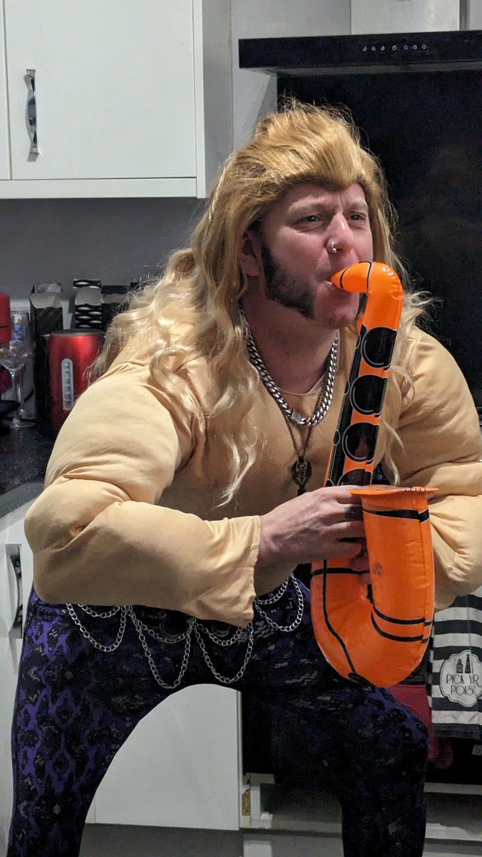 lazerviking78's tweet photo. Getting ready for #Halloween #thelostboys #timcapello #istillbelieve https://t.co/dIkYS2VttK