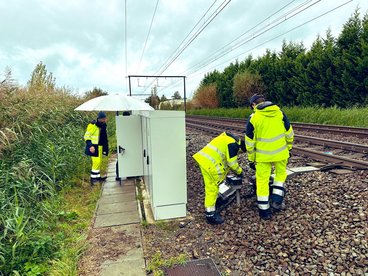 FredericPetit23's tweet image. Op persbezoek 📹 in #Hasselt en #Diest waar #Infrabel de seininrichting vernieuwt i.k.v. Europees veiligheidssysteem ETCS 
In station Diest zijn @NMBS en @Infrabel_NL gestart met vernieuwing van perrons en infrastructuur 🚉 
#mobiliteit #Limburg #VlaamsBrabant #Infrabel #NMBS
