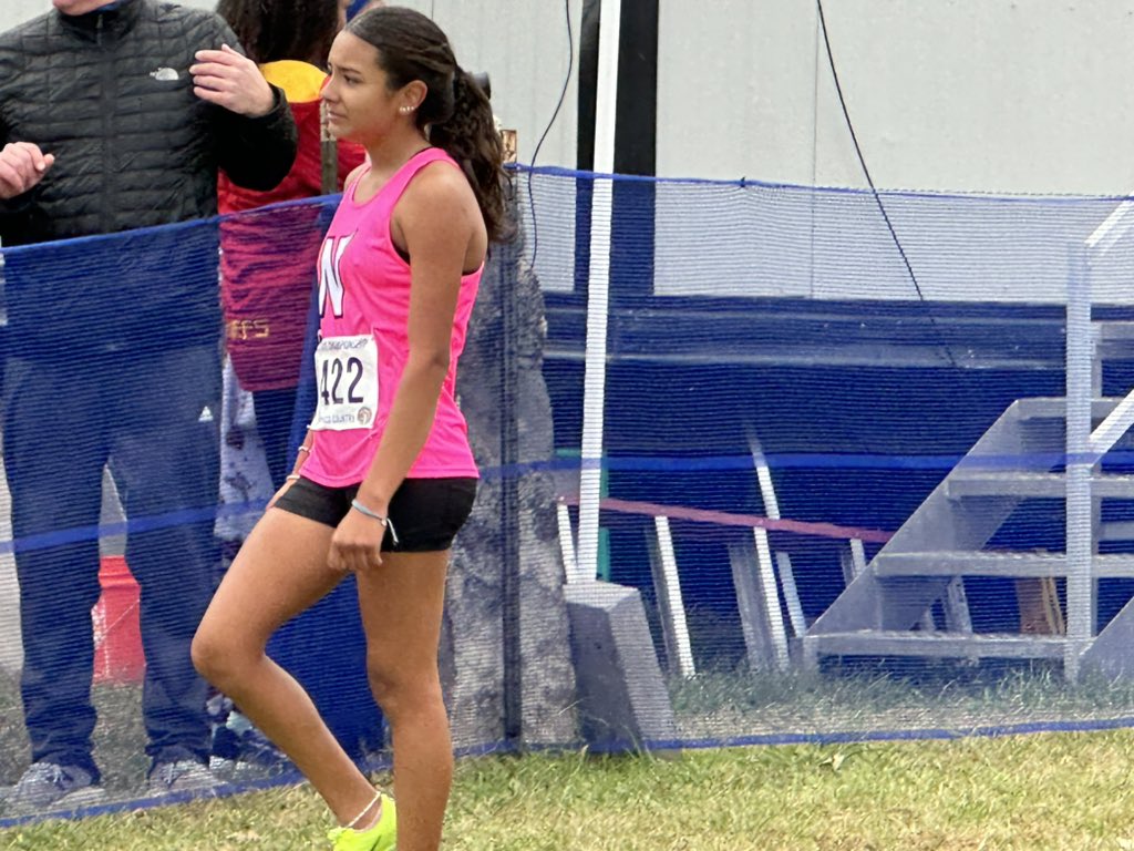 SM_NORTH_HS's tweet photo. BRITTANY B FINISHING THE RACE!!! #NorthPride @smnxc @smnpepclub https://t.co/D8m7BfMruo