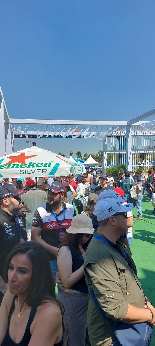 kikorron1's tweet photo. Zona Heineken Zona azul #ChecoPerro #MexicoGP https://t.co/5dBO5hnssH