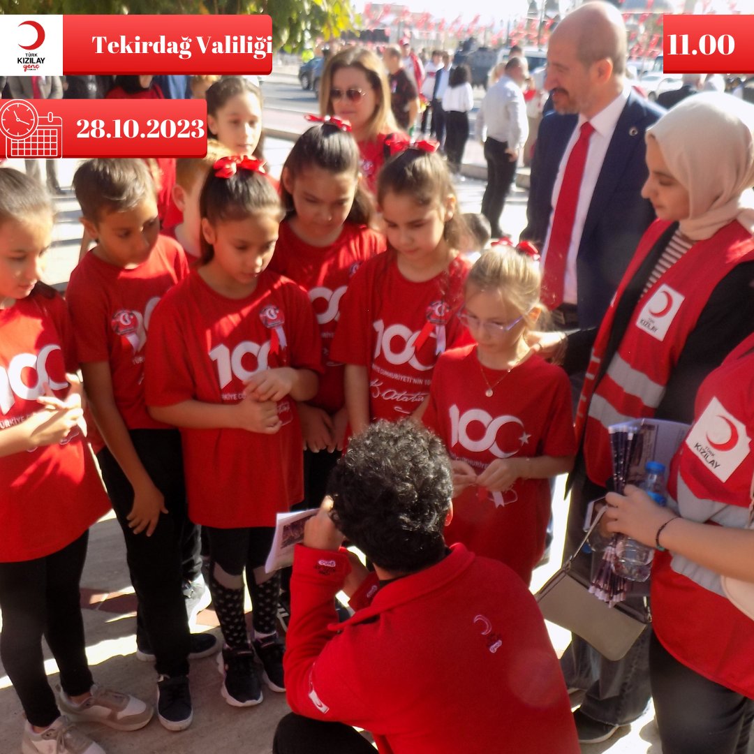 genckizilay59's tweet photo. Efendiler yarın cumhuriyeti ilan edeceğiz!
Genç Kızılay Tekirdağ olarak, valiliknönünde düzenlenen  Cumhuriyet programında 28 Ekim 1923 tarihinde cumhuriyetin ilanını duyuran gazeteleri minik postacı çocuklar eşliğinde Valilik önünde gazete dağıtımı etkinliğimizi gerçekleştirdik. https://t.co/vXZ952E9ba