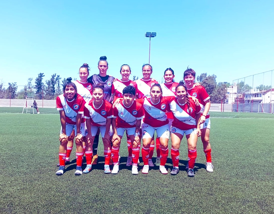 GANOOO ARGENTINOOOSSS💪🏻🐞

Con goles de Karina Sgro, Mayra Gauna, de penal, y Gio Castronuovo, Las Bichas le ganaron 3 a 2 a Def. y Justicia y a falta de una fecha, ya se aseguraron el 1er puesto en la Zona Permanencia del Torneo de <a href="/afa/">AFA</a> 💪🏻🐞

¡Vamosss Bichas! ✊🏻🇦🇹
🔜 Dep. Merlo