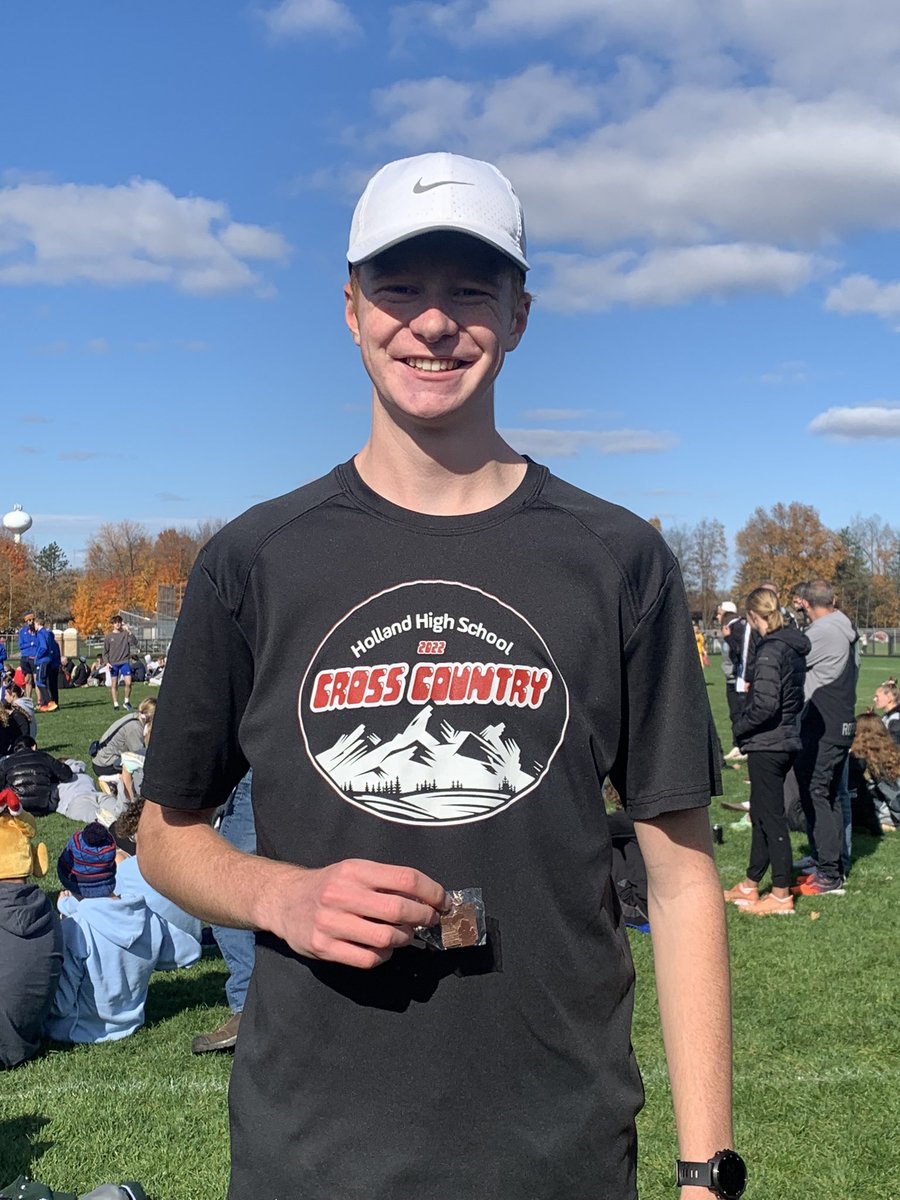 Whoohoo!  Huge congrats to Noah Lambers on his first Regional Championship!  Noah also broke his own school record! 15:28!  #dutchxc #hollandHS #1stplace #medalpic #statequalifier