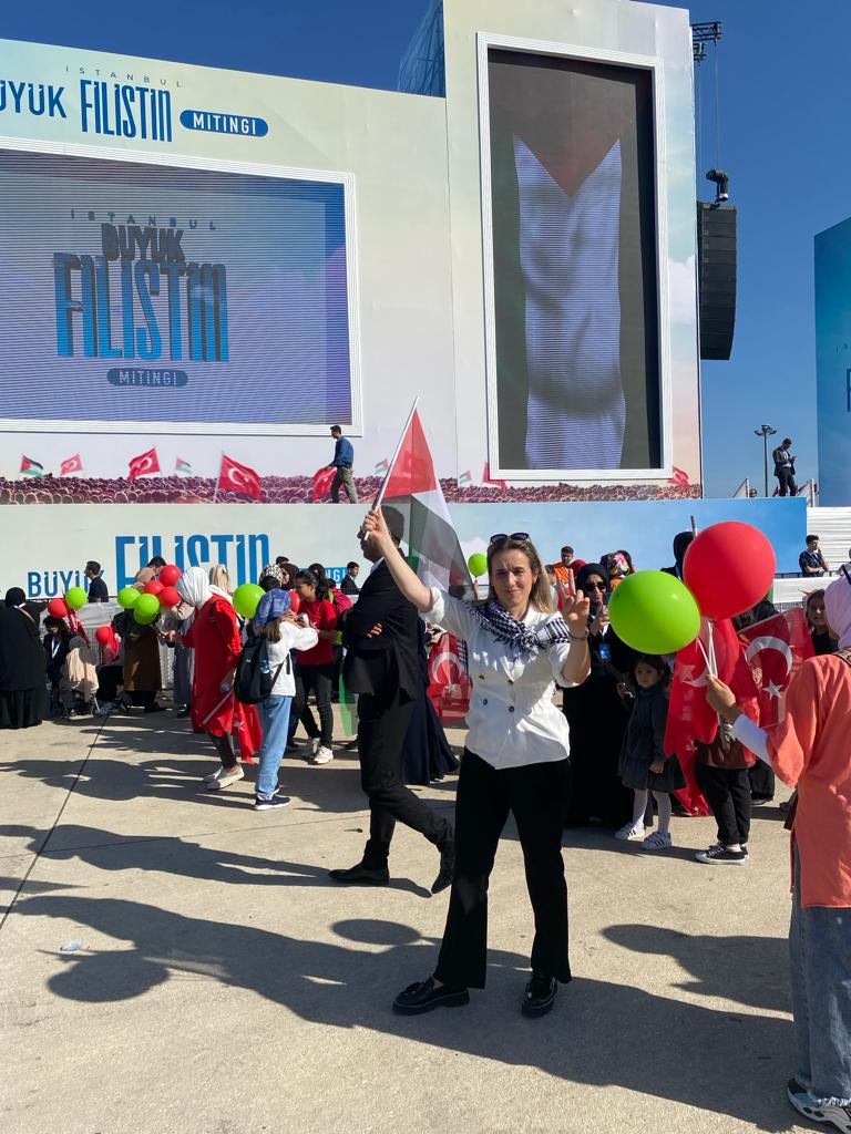 AvCanguloglu's tweet photo. Geçmişten Günümüze, Ortadoğu’da Savaşın Değil Barışın Egemen Olması Gerektiğini, Bugün Ülke Olarak Birlik ve Beraberlik İçinde Bir Kez Daha Tüm Cihana İlan Ettik..
#AdımAdımİstanbul #HepYeniHepİleri #Sevdamİstanbul #United4Palestine https://t.co/SnaiVoXtg9