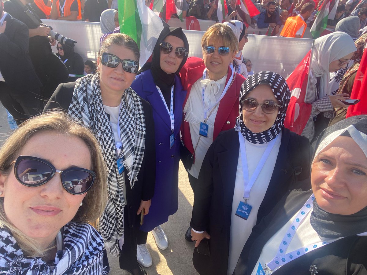 AvCanguloglu's tweet photo. Geçmişten Günümüze, Ortadoğu’da Savaşın Değil Barışın Egemen Olması Gerektiğini, Bugün Ülke Olarak Birlik ve Beraberlik İçinde Bir Kez Daha Tüm Cihana İlan Ettik..
#AdımAdımİstanbul #HepYeniHepİleri #Sevdamİstanbul #United4Palestine https://t.co/SnaiVoXtg9