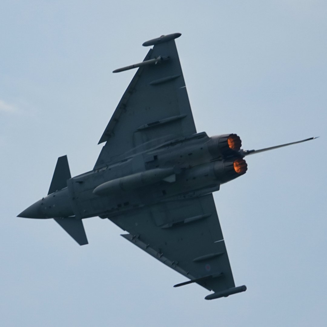 Michaelflying28's tweet photo. RAF Typhoon Display Team Eurofighter Typhoon FGR4 ZJ920 displaying at the 2023 RAF Cosford Air Show 11.6.23.

#rafcosford #rafcosfordairshow #cosfordairshow #raf #royalairforce #eurofightertyphoon #typhooneurofighter #eurofighter #typhoonfgr4 #fgr4  #typhoondisplayteam https://t.co/HdqyswtVrf
