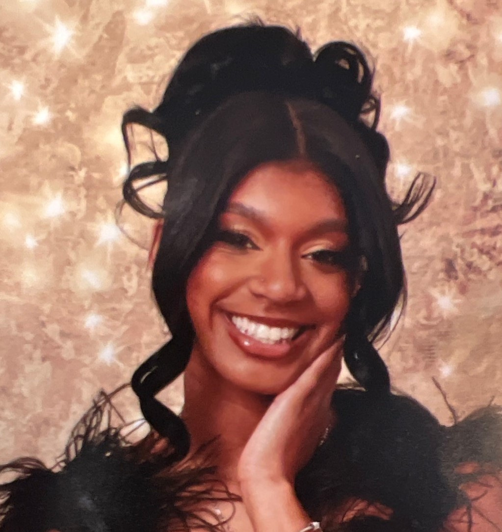 BaltCoPolice's tweet photo. #MISSING: Skyla Ryeona Spencer, 16 years old (5’2, 115 lbs). Last seen in the Essex area on 10/27/23 at 6 p.m. wearing a black essential hoodie, camo shorts, and orange Nike dunks. Anyone with information is requested to call 911 or 410-307-2020 #HelpLocate #BCoPD https://t.co/wnBmrc4IUX