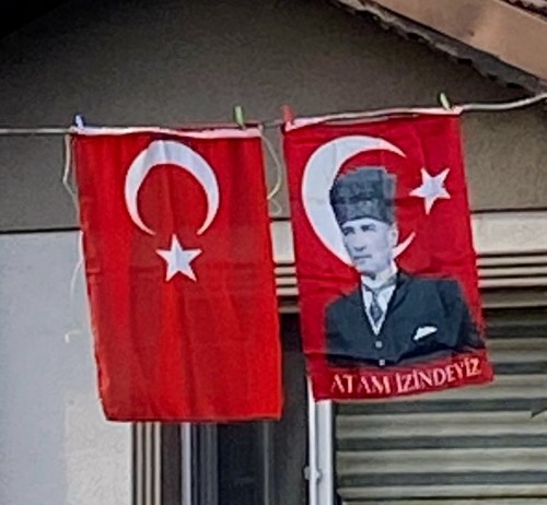 Yazıyor Yazıyor Yarın Cumhuriyeti ilan ediyoruz. 🇹🇷✍️💪