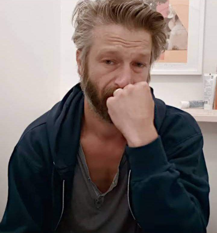 CarisiGirl80's tweet image. #PeterScanavino as "Greg", the dad who was trying to hold himself &amp;amp; his family together in #SocialDistance"
His son #Leo_Bai_Scanavino was also in this
Peter's range is incredible, &amp;amp; Leo was a little scene stealer, 🥰 
He was promised a Bumblebee costume that he wore forever 😂