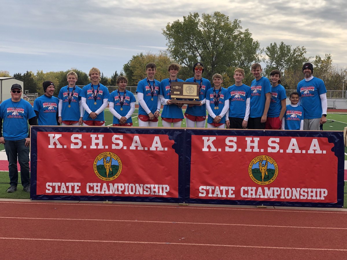 Your 2023 Kansas State High School Activities Association Division 1A State Cross Country Champions, the Quinter Bulldogs!