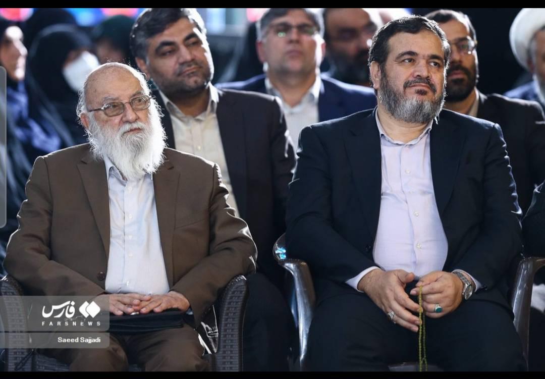 nazaninkalani's tweet photo. تن و بدن آدم از ترکیب مدعوین نشست انتخاباتی جوانان و فعالان انقلابی اونم تو صف اول می‌لرزه 
ماجرای سیلی آقای #عنابستانی به اون سرباز قابل فراموش کردن نیست
از ما گفتن بود https://t.co/N0AyLD5MHY