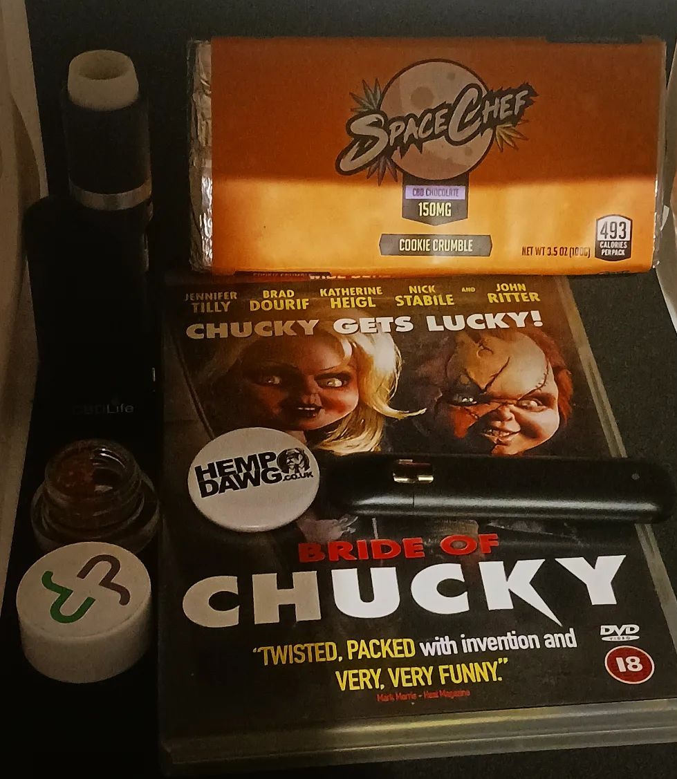 area51cbdlab's tweet photo. Another shit weekend, so just chilling for the night with some CBD goodies and watching #BrideOfChucky (1998)
https://t.co/q9oajTHiAP
#NowWatching #Saturday #Horror #Movies #Films #Chucky #DVD #DVDs #HorrorMovies #Weekend #CBDShops #CBDUK #Area51CBDLab #CBDChocolate https://t.co/DSXjULH738