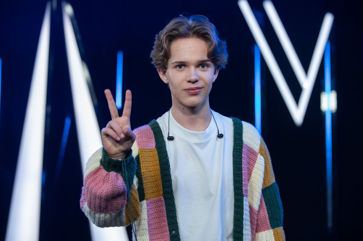 jakub_kosdr's tweet photo. no cóż, to koniec mój w tym programie, dzięki wszystkim który trzymali kciuki i powodzenia Monika dalej (daje zdjęcie z powstawania sweterka a no i the voice senior następny) #thevoiceofpoland https://t.co/MTZxkzHi40