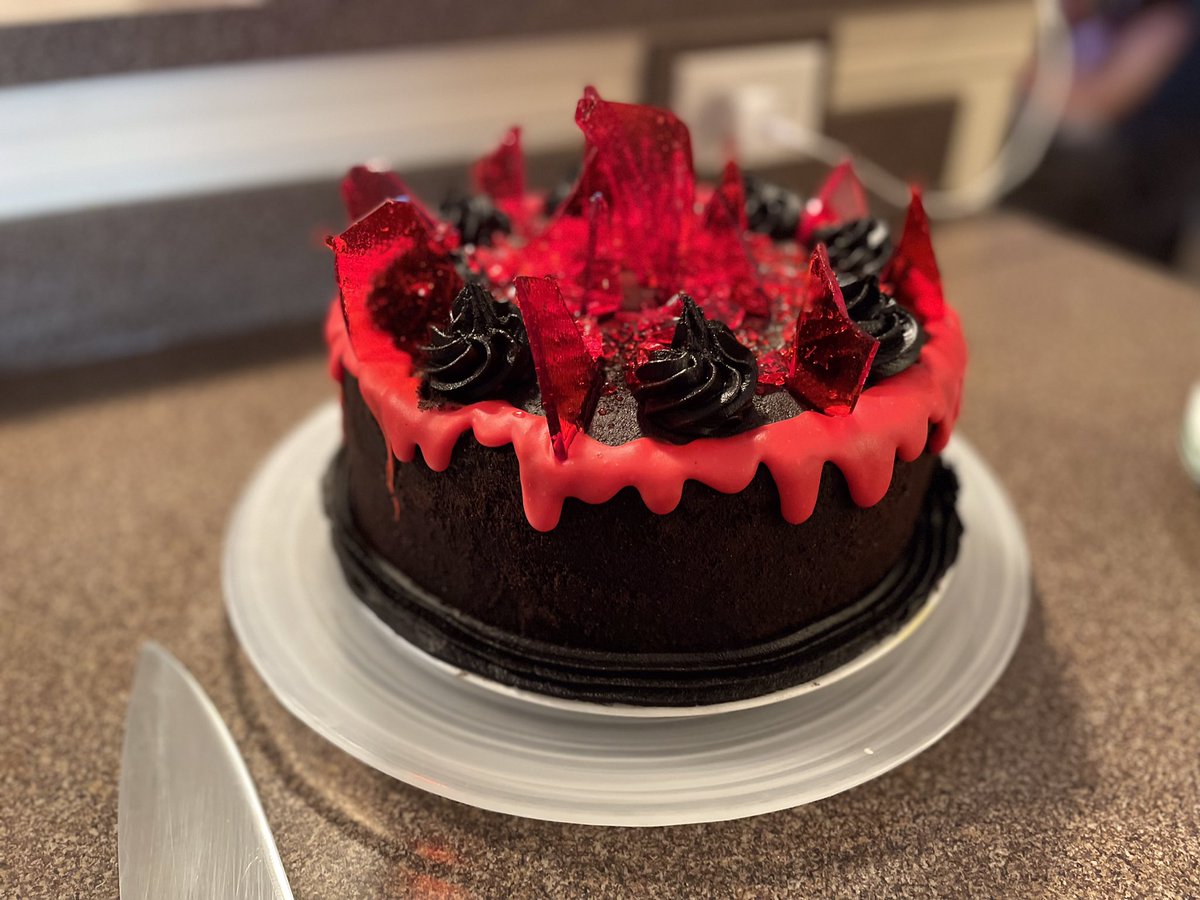 bari_chef's tweet photo. Finally finished my Vampire #Cake just in time for #Halloween
Be sure to watch latest #Youtube video my inspiration comes from @FoodNetwork @duffgoldman @RosannaPansino @chefannaolson
Cheers !
Chef Bari
https://t.co/JplLzNDyrj
#cakelovers #cakedecorating #cakefromscratch https://t.co/JQQTnxXCYb