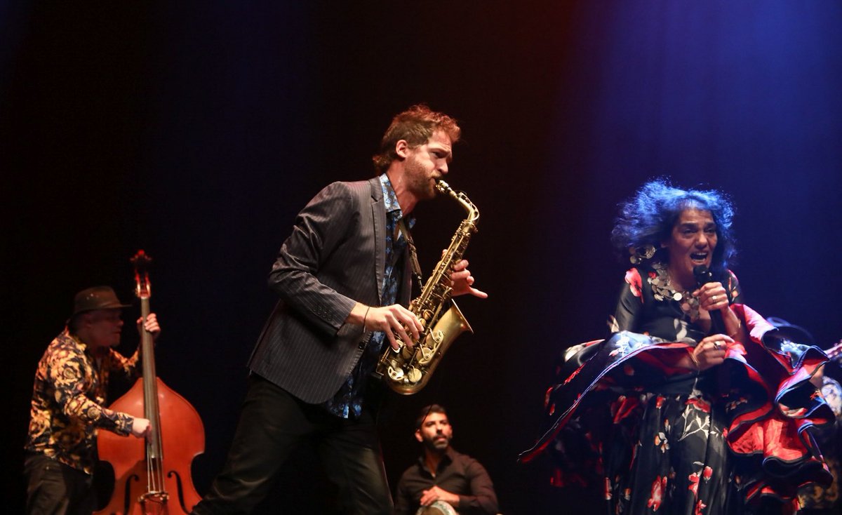 Gran espectáculo de Marcela lleno de alegría y positividad. 
Así empieza el día más musical de #periferiasgypsy