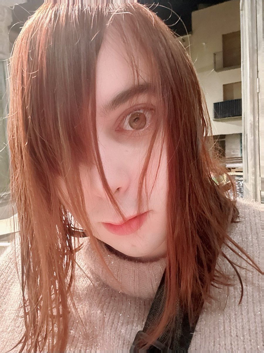 Ganas de stream la verdad, aunque aún no sé qué grabar, por cierto la vida es bella, no como yo aunque lo ponga en las etiquetas!! #beauty #alt #altmodel #redhair #cute #Scared