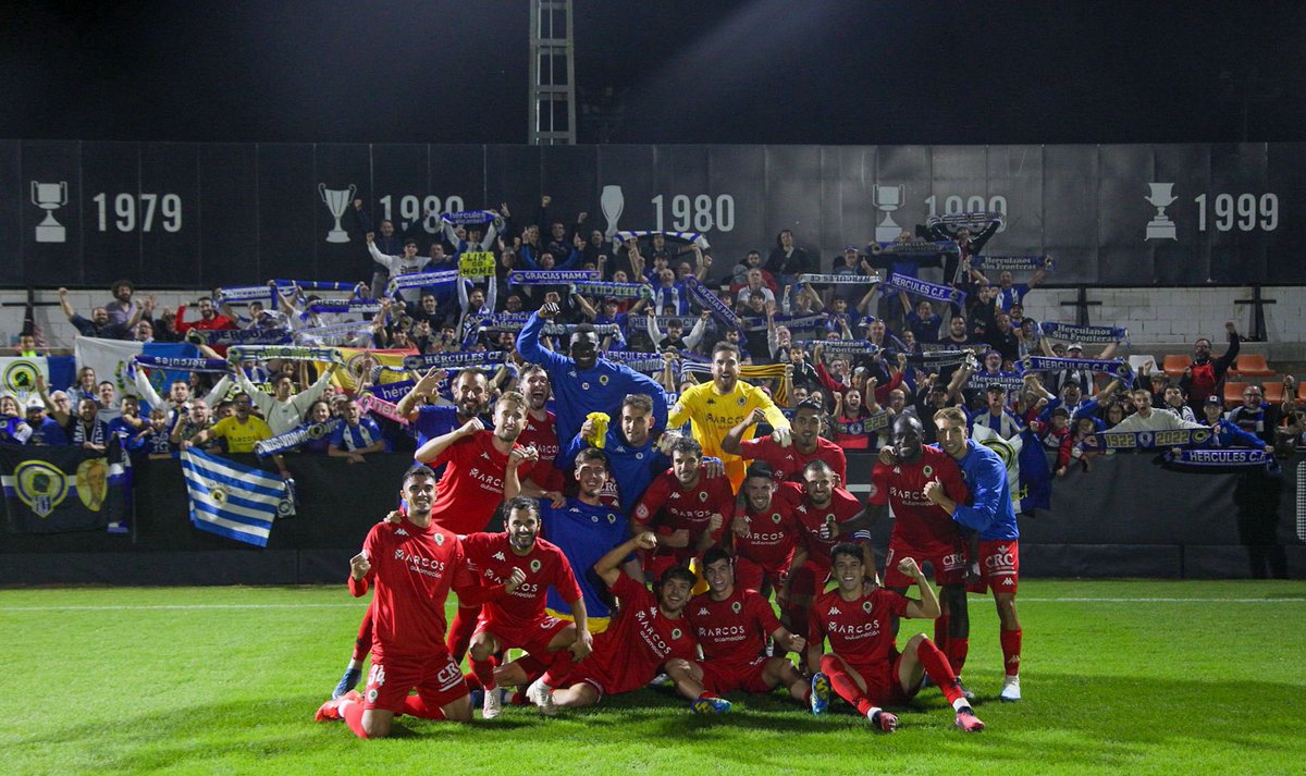 cfhercules's tweet photo. 😍🤩🙌🏻 ¡FOTO DE FAMILIA! EQUIPO Y AFICIÓN, TODOS JUNTOS Y EN ARMONÍA 💪🏻💙🤍 https://t.co/D3pajZYjkQ