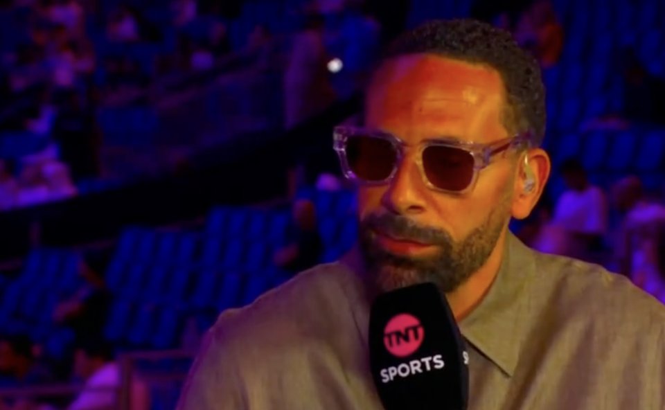 paddypower's tweet photo. *Turns on the boxing*

It's Rio Ferdinand previewing the fight in sunglasses

*Turns off the boxing* https://t.co/zbESqacpBt