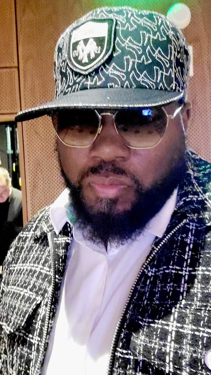 <a href="/clothTalkVerse/">Clothtalk</a> can we get this collaboration <a href="/kirkfranklin/">Kirk Franklin</a> x @rahzelthelegend needs a beatboxer in his choir.