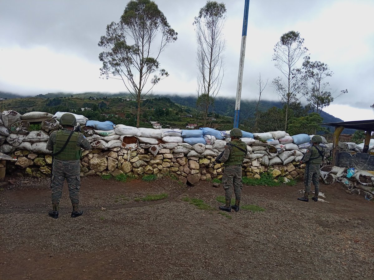 #EjércitoGT a través de la Brigada de Operaciones para Montaña, continúa realizando operaciones de seguridad en las comunidades de lxchiguán y Tajumulco, #SanMarcos, con el objeto de mantener la gobernabilidad, la paz y tranquilidad entre los habitantes de la región.