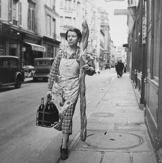 slobodan_ukic's tweet photo. Branson DeCou
American, 1892–1941
Baguette and Wine, 1925
Paris, France
DeCou traveled the world extensively and is known for his unique portrayal of "Dream Pictures" – photographic slides accompanied by musical compositions
#BransonDeCou #PhotographyIcon
#StreetPhotography https://t.co/P632jHj9E7