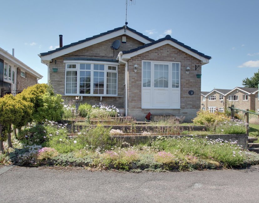 🏡Draycott Place, Dronfield, S18🏡
🔑Available to rent from 6th Nov🔑

Two bed bungalow with private garden, garage and driveway …. 

Details below ⬇️

💻bruceandsimpson.co.uk/Lettings 

#brucesimpson #bestlettingagentinsheffield #lettings
