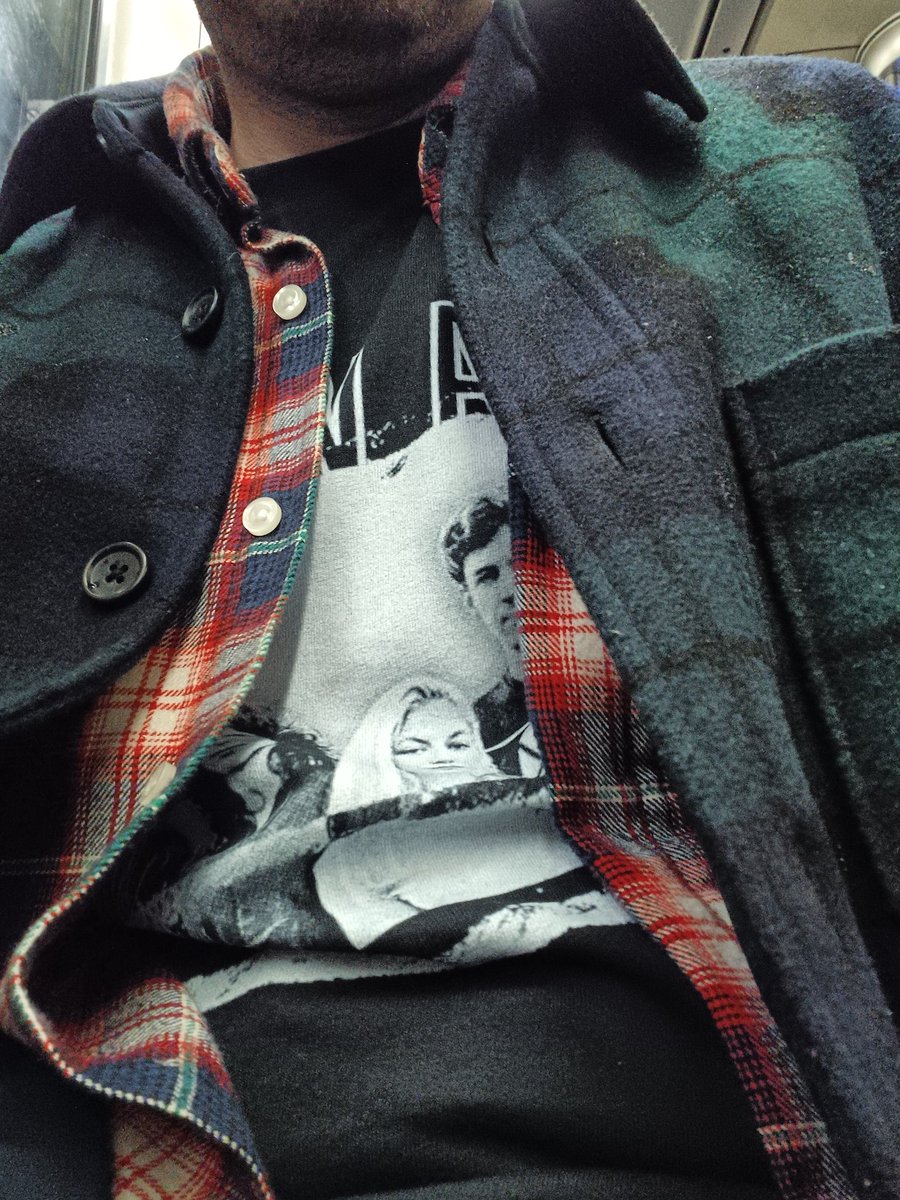 Indierock_Paris's tweet photo. Best money-spending of my life.
On route to the concert... Gonna see @bleach_lab (another bloody British band) 🎸🎶
#alvvays #newtee https://t.co/Nv7cFLLgeI