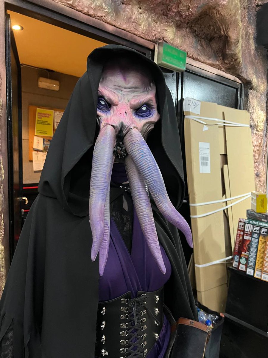 Arkenaya's tweet photo. Hoy hemos tenido pre -Halloween en la Guarida en Madrid.
Si... Soy yo.
#Mindflyer #Ilithid #D&D #BaldursGate3 https://t.co/1RsuWCpiiP