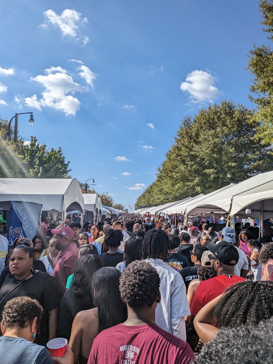 JamesNoPeach's tweet image. Happy Homecoming! #SpelHouse